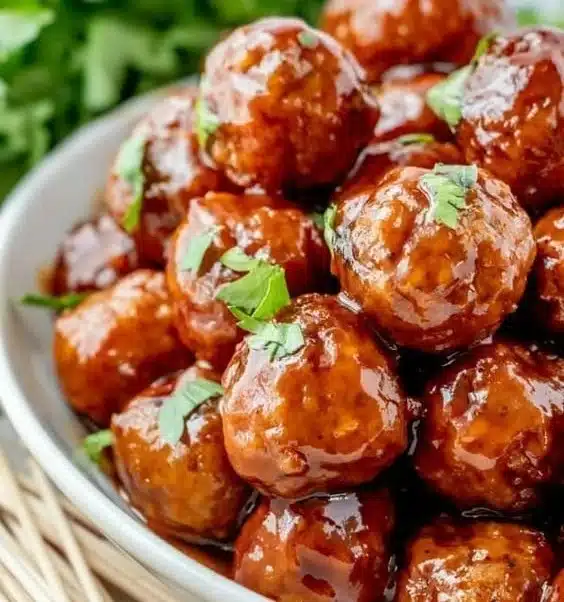 A spread of delicious Super Bowl recipes for game-day snacks and appetizers.