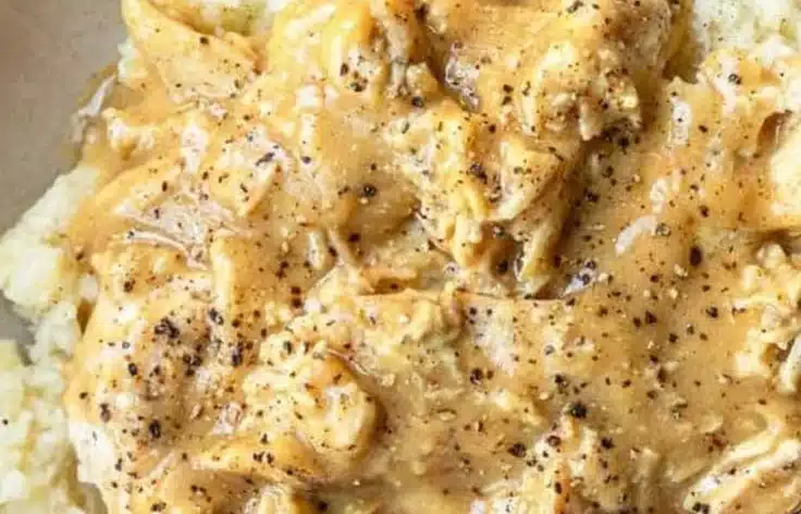 Delicious stovetop chicken and gravy served with mashed potatoes